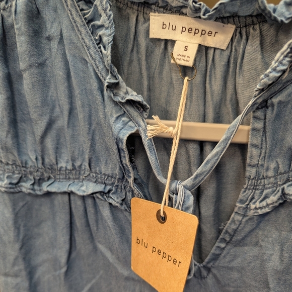 Blu Pepper Chambray Denim Blue Sleeveless Blouse With Ruffles, Small - Picture 4 of 5